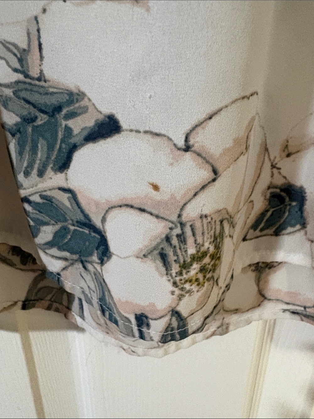 LC Lauren Conrad Cream Floral Pleated Yoke Blouse Medium - Picture 2 of 3